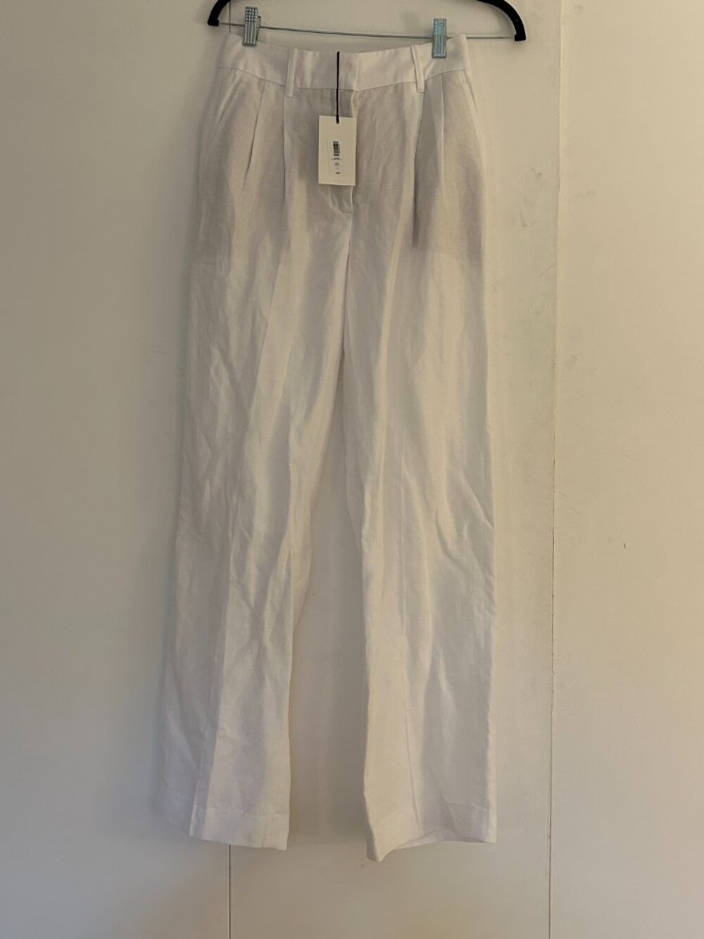 NEW WITH TAGS - Aritzia Effortless Linen White
